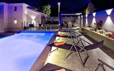Anka: Lejlighed, Altan, Kyst, Hotel, Udvej, Badeby, Ferieby, Bugt, Penthouselejlighed