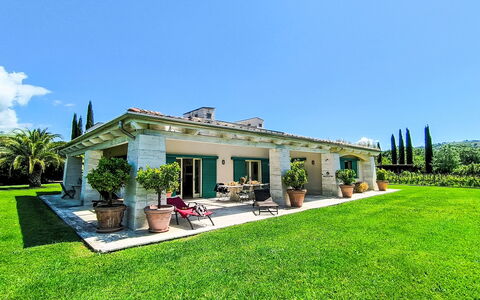 La Sorgente: Lejlighed, Altan, Kyst, Hotel, Udvej, Badeby, Ferieby, Bugt, Penthouselejlighed