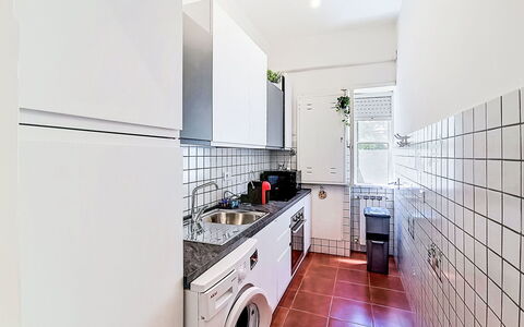 Bemi' Al Mare: Større Bandage, Gulvbelægning, Etage, Vaskemaskine, Køkken, Indretning, Køkken Apparat, Countertop, Husholdningsapparat, Loft