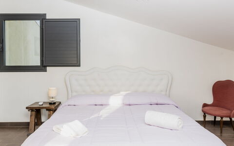 Villa Costa: Møbel, Indretning, Seng, Soveværelse, Træ, Etage, Sengetøj, Sengetøj, Textile, Værelse