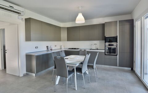 Rari House: Møbel, Køkken, Gulvbelægning, Indretning, Større Bandage, Countertop, Træ, Køkken Apparat, Loft, Etage
