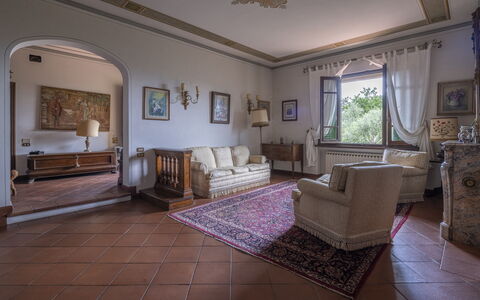 Villa Golly: Indretning, Gulvbelægning, Møbel, Etage, Loft, Værelse, Belysning, Billedramme, Hjem, Stue