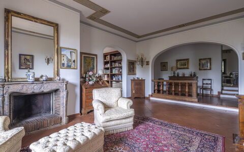 Villa Golly: Møbel, Indretning, Gulvbelægning, Træ, Etage, Værelse, Loft, Billedramme, Stue, Belysning