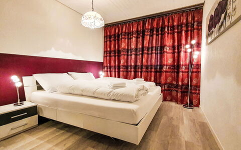 Casa Primavera B31: Seng, Indretning, Soveværelse, Sengetøj, Gulvbelægning, Møbel, Etage, Sengetøj, Værelse, Bed Frame
