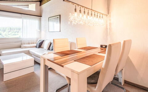 Casa Primavera B31: Møbel, Udendørs Møbler, Bord, Indretning, Stol, Udendørs Bord, Køkken & Spisebord, Skygge, Blomsterkrukke, Stueplante