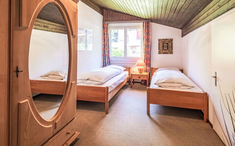 Casa Primavera B31: Møbel, Udendørs Møbler, Bord, Indretning, Stol, Udendørs Bord, Køkken & Spisebord, Skygge, Blomsterkrukke, Stueplante