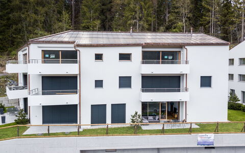 Miraselva Apt. 1.3: Møbel, Udendørs Møbler, Bord, Indretning, Stol, Udendørs Bord, Køkken & Spisebord, Skygge, Blomsterkrukke, Stueplante