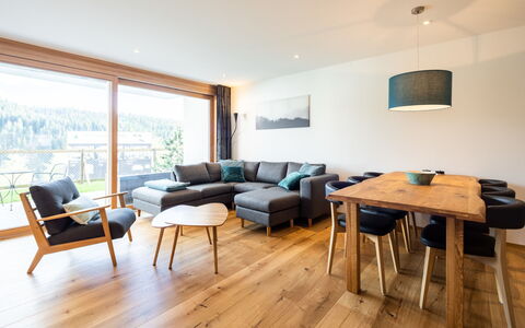 Miraselva Apt. 1.3: Møbel, Udendørs Møbler, Bord, Indretning, Stol, Udendørs Bord, Køkken & Spisebord, Skygge, Blomsterkrukke, Stueplante