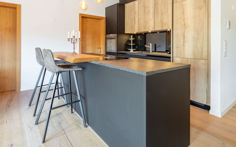 Flims 796: Møbel, Gulvbelægning, Indretning, Countertop, Etage, Køkken, Træ, Trægulve, Cabinetry, Loft