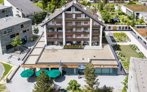 Val Signina 8-18: Møbel, Udendørs Møbler, Bord, Indretning, Stol, Udendørs Bord, Køkken & Spisebord, Skygge, Blomsterkrukke, Stueplante
