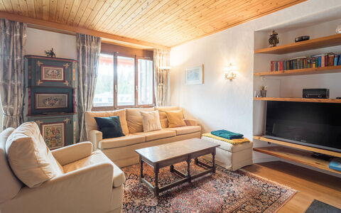 Laax 71: Møbel, Indretning, Couch, Gulvbelægning, Etage, Værelse, Loft, Stue, Træ, Belysning