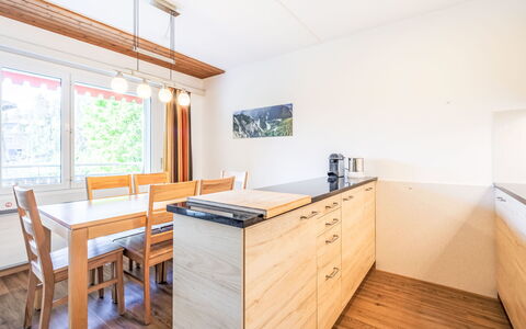 Val Signina 4-8: Møbel, Udendørs Møbler, Bord, Indretning, Stol, Udendørs Bord, Køkken & Spisebord, Skygge, Blomsterkrukke, Stueplante