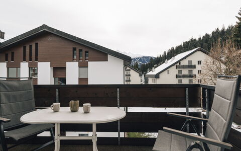 Casa Partnun 2-9: Møbel, Hav, Stol, Skygge, Altan, Udendørs Møbler, Eco Hotel, Kyst, Dæk, Bejdse
