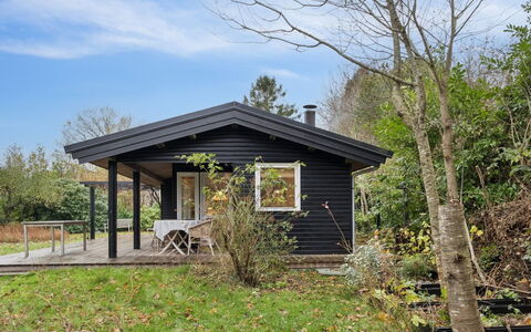 Naema - 1Km from the Sea: Estate, Skygge, Indkørsel, Stuehus