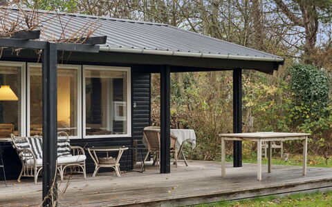 Naema - 1Km from the Sea: Estate, Skygge, Indkørsel, Stuehus