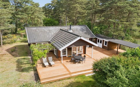Aiyana - 2.1Km from the Sea: Hus, Hjem, Sommerhus, Estate, Hårdttræ, Sidespor, Veranda, Garden Bygninger, Stuehus