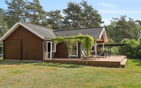 Aiyana - 2.1Km from the Sea: Træ, Hus, Tag, Hjem, Sommerhus, Veranda, Garden Bygninger, Sidespor, Stuehus, Estate