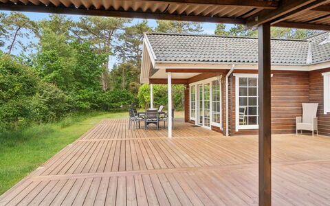 Aiyana - 2.1Km from the Sea: Træ, Trægulve, Hårdttræ, Veranda, Dæk, Planke, Bejdse, Skygge, Walkway, Udendørs Struktur