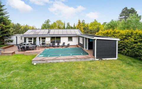 Erna - 900M from the Sea: Møbel, Hav, Stol, Skygge, Altan, Udendørs Møbler, Eco Hotel, Kyst, Dæk, Bejdse