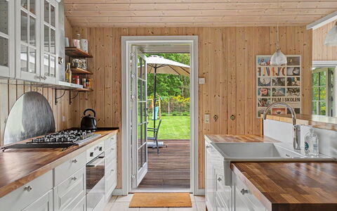 Stavros - 325M from the Sea: Køkken, Gulvbelægning, Countertop, Træ, Cabinetry, Møbel, Indretning, Etage, Køkken Apparat, Loft