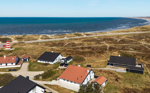 Flugha - 190M from the Sea: Møbel, Hav, Stol, Skygge, Altan, Udendørs Møbler, Eco Hotel, Kyst, Dæk, Bejdse
