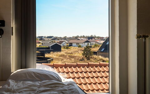 Flugha - 190M from the Sea: Møbel, Hav, Stol, Skygge, Altan, Udendørs Møbler, Eco Hotel, Kyst, Dæk, Bejdse