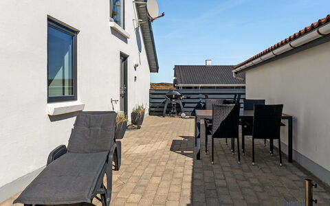 Flugha - 190M from the Sea: Møbel, Hav, Stol, Skygge, Altan, Udendørs Møbler, Eco Hotel, Kyst, Dæk, Bejdse