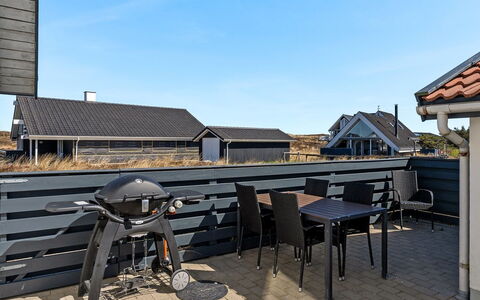 Flugha - 190M from the Sea: Møbel, Hav, Stol, Skygge, Altan, Udendørs Møbler, Eco Hotel, Kyst, Dæk, Bejdse