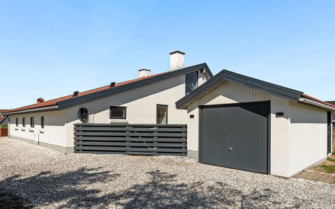 Flugha - 190M from the Sea: Møbel, Hav, Stol, Skygge, Altan, Udendørs Møbler, Eco Hotel, Kyst, Dæk, Bejdse