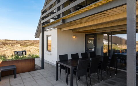 Flugha - 190M from the Sea: Møbel, Hav, Stol, Skygge, Altan, Udendørs Møbler, Eco Hotel, Kyst, Dæk, Bejdse