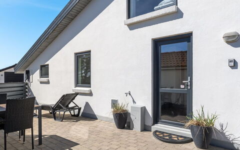 Flugha - 190M from the Sea: Møbel, Hav, Stol, Skygge, Altan, Udendørs Møbler, Eco Hotel, Kyst, Dæk, Bejdse