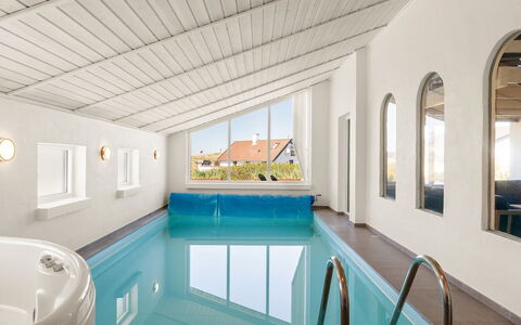 Flugha - 190M from the Sea: Gulvbelægning, Indretning, Etage, Loft, Svømmepøl, Udvej, Hotel, Design, Eco Hotel, Soveværelse
