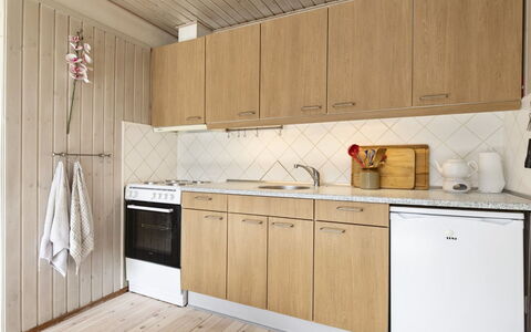 Ursula - 7Km from the Sea: Gulvbelægning, Køkken, Træ, Countertop, Køkken Apparat, Etage, Større Bandage, Indretning, Cabinetry, Håndvask
