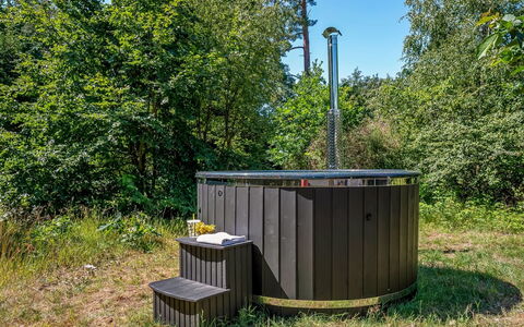 Ursula - 7Km from the Sea: Have, Backyard, Gård, Garden Bygninger, Sanitærarmatur, Udendørs Struktur, Bjælkehytte