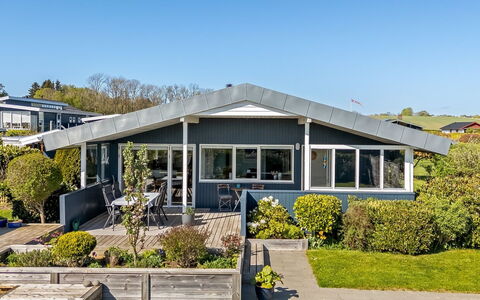 Carlie - 400M from the Sea: Møbel, Hav, Stol, Skygge, Altan, Udendørs Møbler, Eco Hotel, Kyst, Dæk, Bejdse