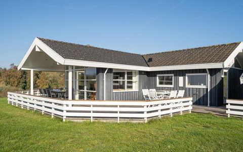 Adelinde - 300M from the Sea: Møbel, Hav, Stol, Skygge, Altan, Udendørs Møbler, Eco Hotel, Kyst, Dæk, Bejdse