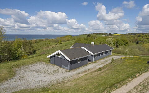Adelinde - 300M from the Sea: Møbel, Hav, Stol, Skygge, Altan, Udendørs Møbler, Eco Hotel, Kyst, Dæk, Bejdse
