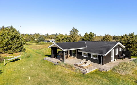Frede - 600M from the Sea: Møbel, Hav, Stol, Skygge, Altan, Udendørs Møbler, Eco Hotel, Kyst, Dæk, Bejdse