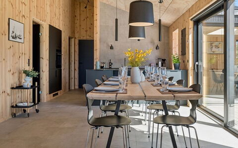 Ania - 500M from the Sea: Møbel, Træ, Køkken & Spisebord, Stol, Indretning, Gulvbelægning, Spisestue, Bord, Loft, Etage