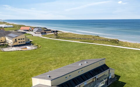 Borjana - 150M from the Sea: Møbel, Soveværelse, Seng, Etage, Sengetøj, Lejlighed, Indretning, Gulvbelægning, Sengetøj, Bed Frame