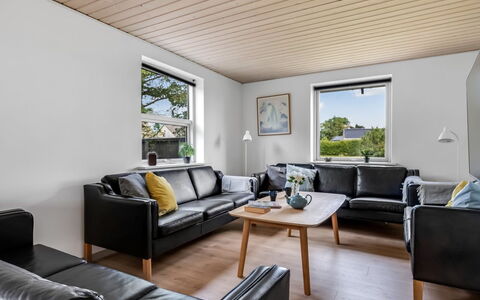 Ulv - from the Sea: Indretning, Træ, Gulvbelægning, Couch, Loft, Etage, Stue, Møbel, Trægulve, Hjem