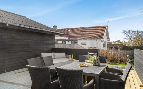 Jovana - 500M from the Sea: Vand, Vandressourcer, Krop Af Vand, Rots, Kyst, Naturlige Landskab, Headland, Coastal Og Oceaniske Landskabsformer, Terræn, Promontory