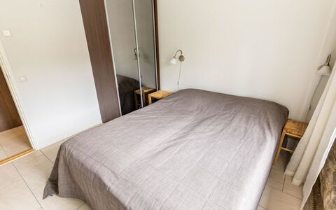 Maahisenrinne 1 a 1: Møbel, Soveværelse, Seng, Etage, Sengetøj, Lejlighed, Indretning, Gulvbelægning, Sengetøj, Bed Frame