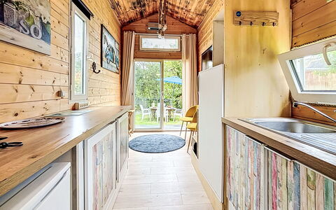 Tiny House: Møbel, Soveværelse, Seng, Etage, Sengetøj, Lejlighed, Indretning, Gulvbelægning, Sengetøj, Bed Frame