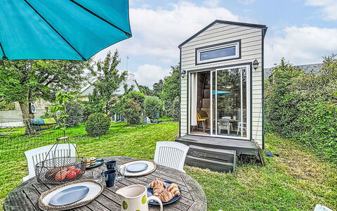 Tiny House: Møbel, Soveværelse, Seng, Etage, Sengetøj, Lejlighed, Indretning, Gulvbelægning, Sengetøj, Bed Frame