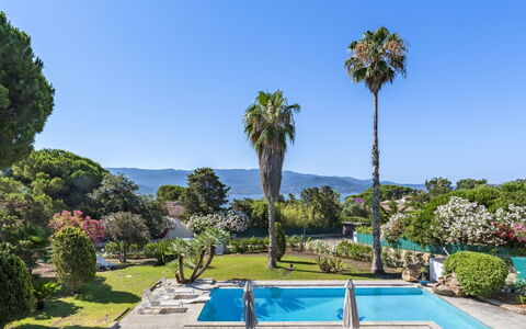 Bleu Isolella: Blå, Træ, Svømmepøl, Udvej, Have, Landscaping, Fritid, Skygge, Tropics, Eco Hotel