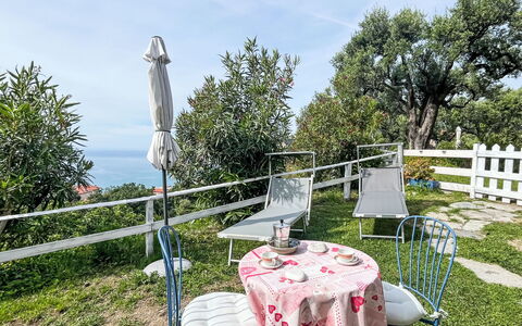 Finale Ligure 30: Græs, Hus, Landdistrikt, Sommerhus, Tag, Hjem, Landskab, Almindeligt, Land Lot