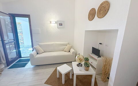 Porto Luna 1: Møbel, Indretning, Gulvbelægning, Etage, Couch, Træ, Værelse, Stue, Loft, Textile