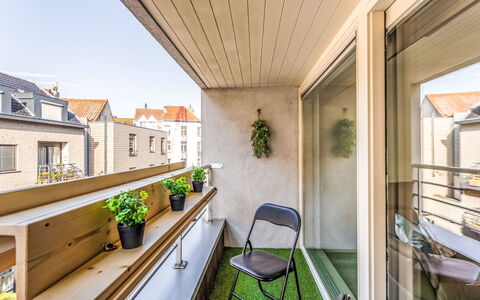 Chateau Novella: Lejlighed, Hjem, Altan, Urban Design, Kompositmateriale, Blomsterkrukke, Ejerlejlighed, Stueplante, Bejdse, Dæk