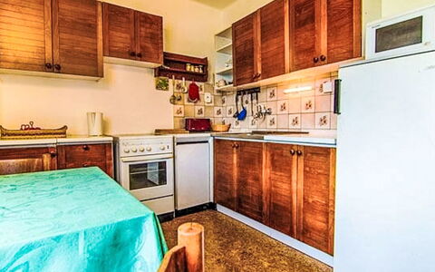 Černý: Træ, Køkken, Større Bandage, Gulvbelægning, Indretning, Cabinetry, Countertop, Værelse, Etage, Køkken Apparat